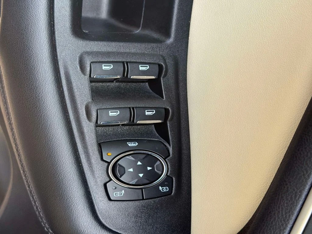 Used 2024 Iconic Silver Metallic Ford SEL image 19