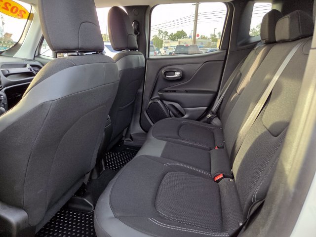 Used 2023 White Jeep Altitude image 6