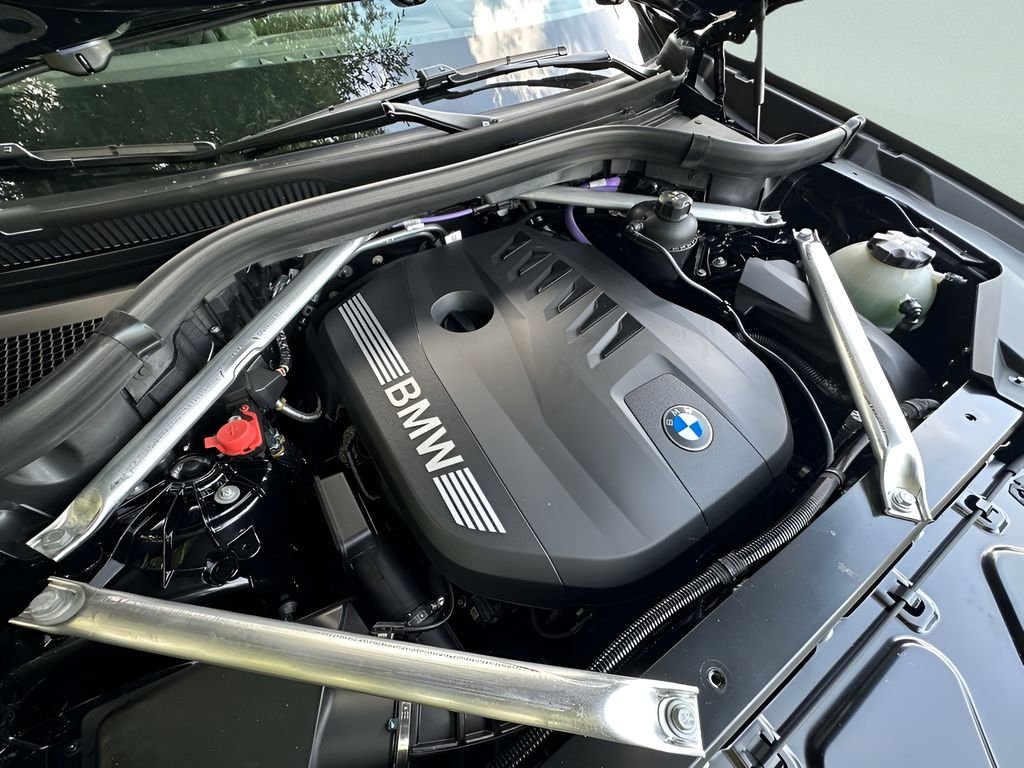 New 2026 Black Sapphire Metallic BMW xDrive40i image 25