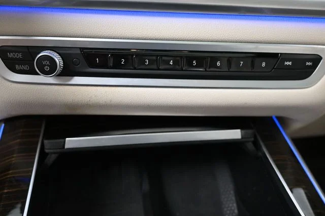 Used 2020 Black BMW sDrive40i image 41