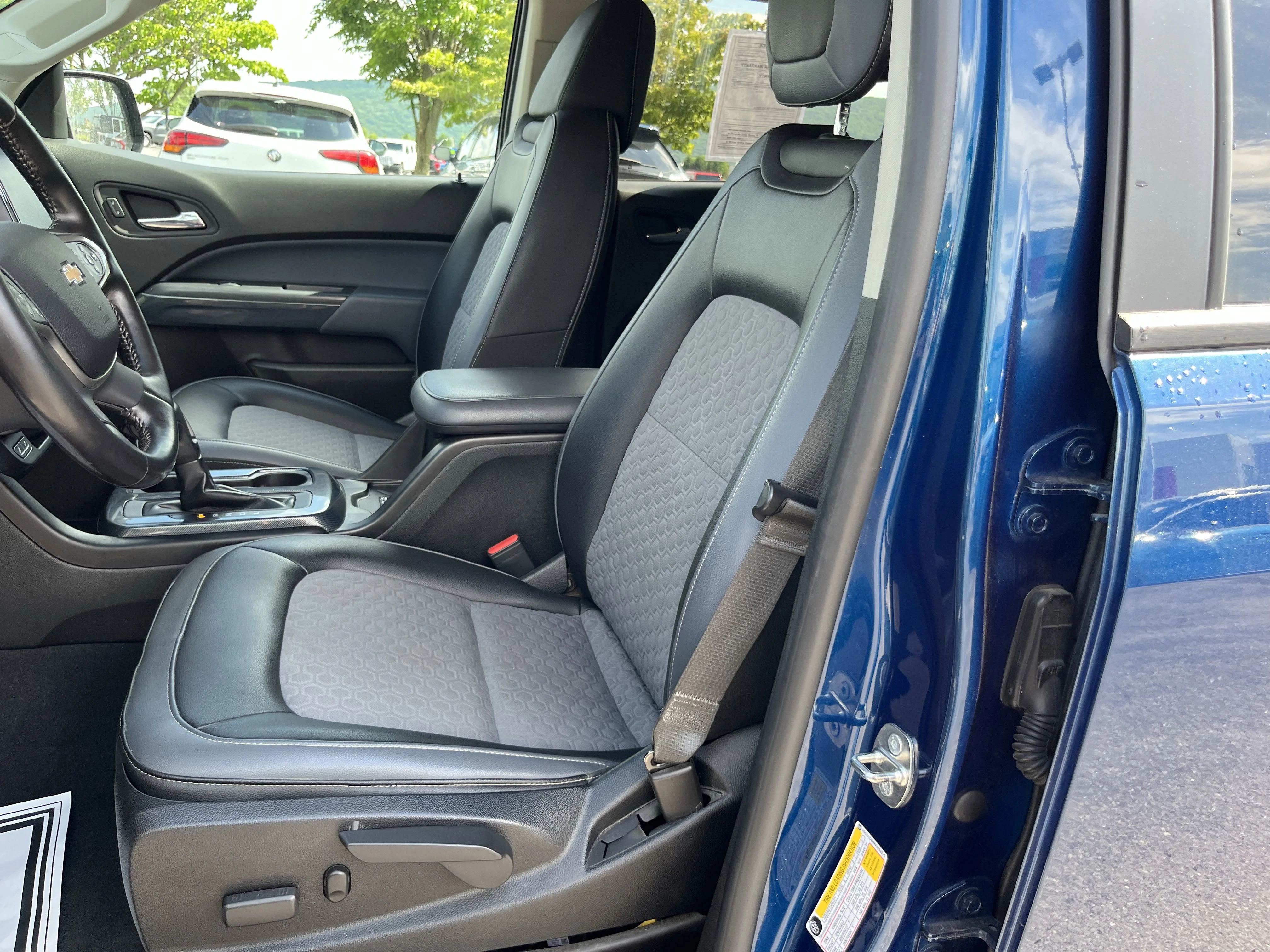 Used 2019 Pacific Blue Metallic Chevrolet Z71 image 15