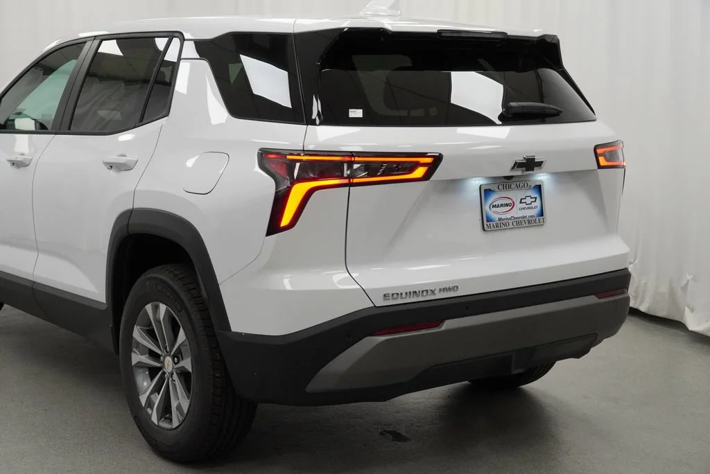 New 2027 Summit White Chevrolet LT image 38