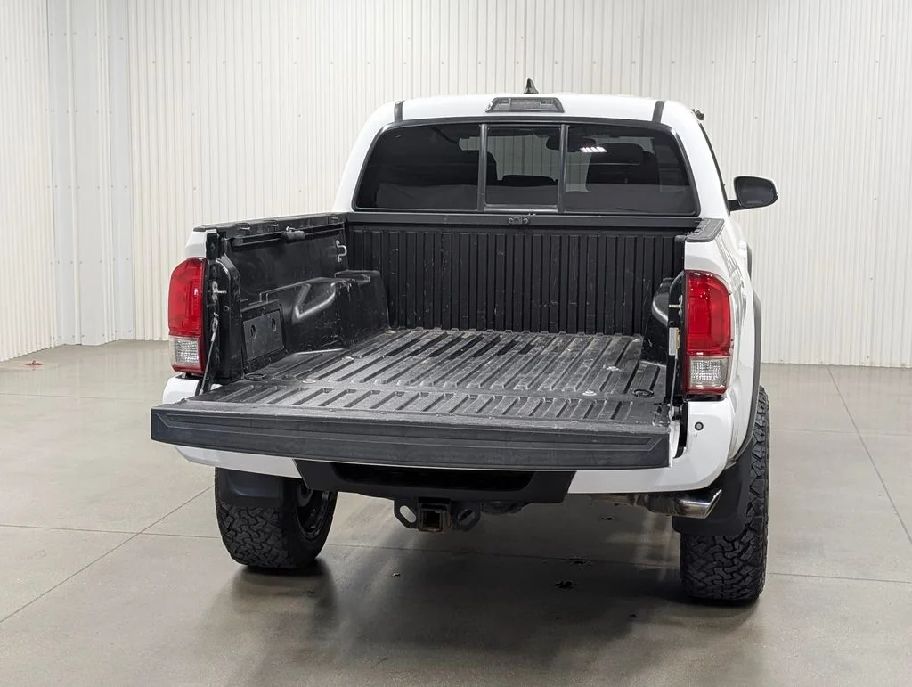 Used 2016 Super White Toyota TRD Off-Road image 19