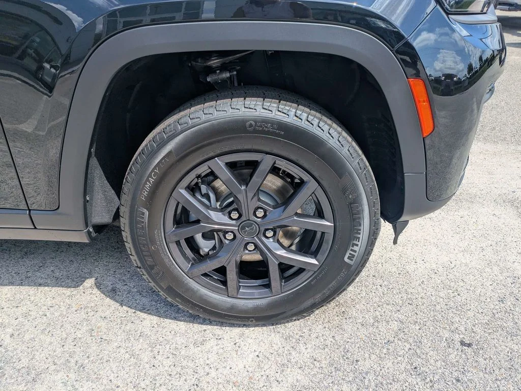 New 2027 High-Gloss Black Paint Jeep  image 12