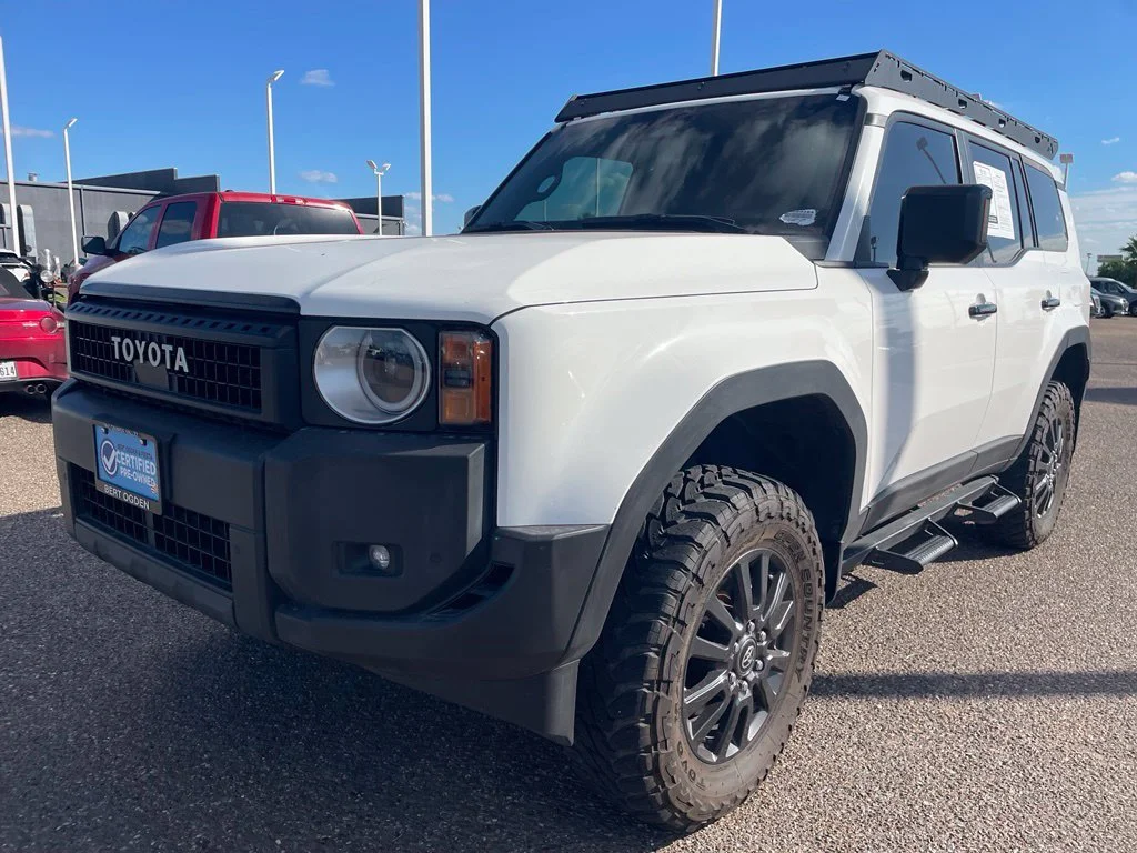 Used 2024 White Toyota 1958 image 6