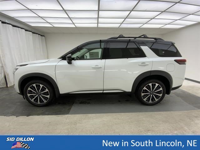 New 2026 Everest White Pearl Tricoat/Super Black Nissan Platinum image 2