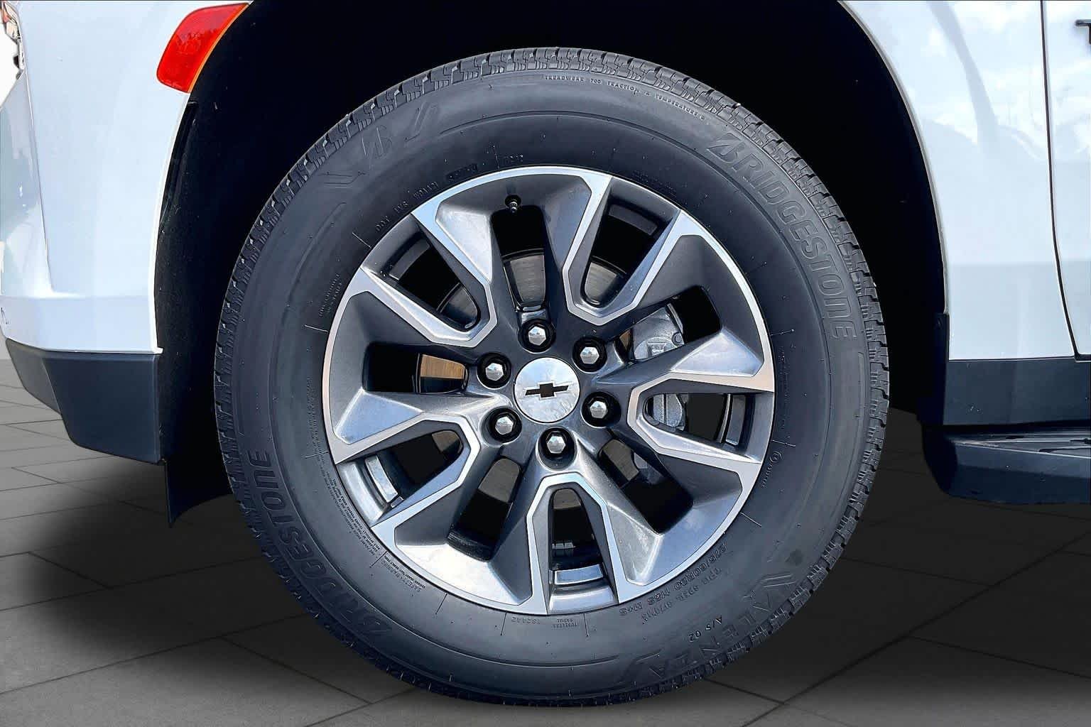 Used 2023 Summit White Chevrolet LT image 18