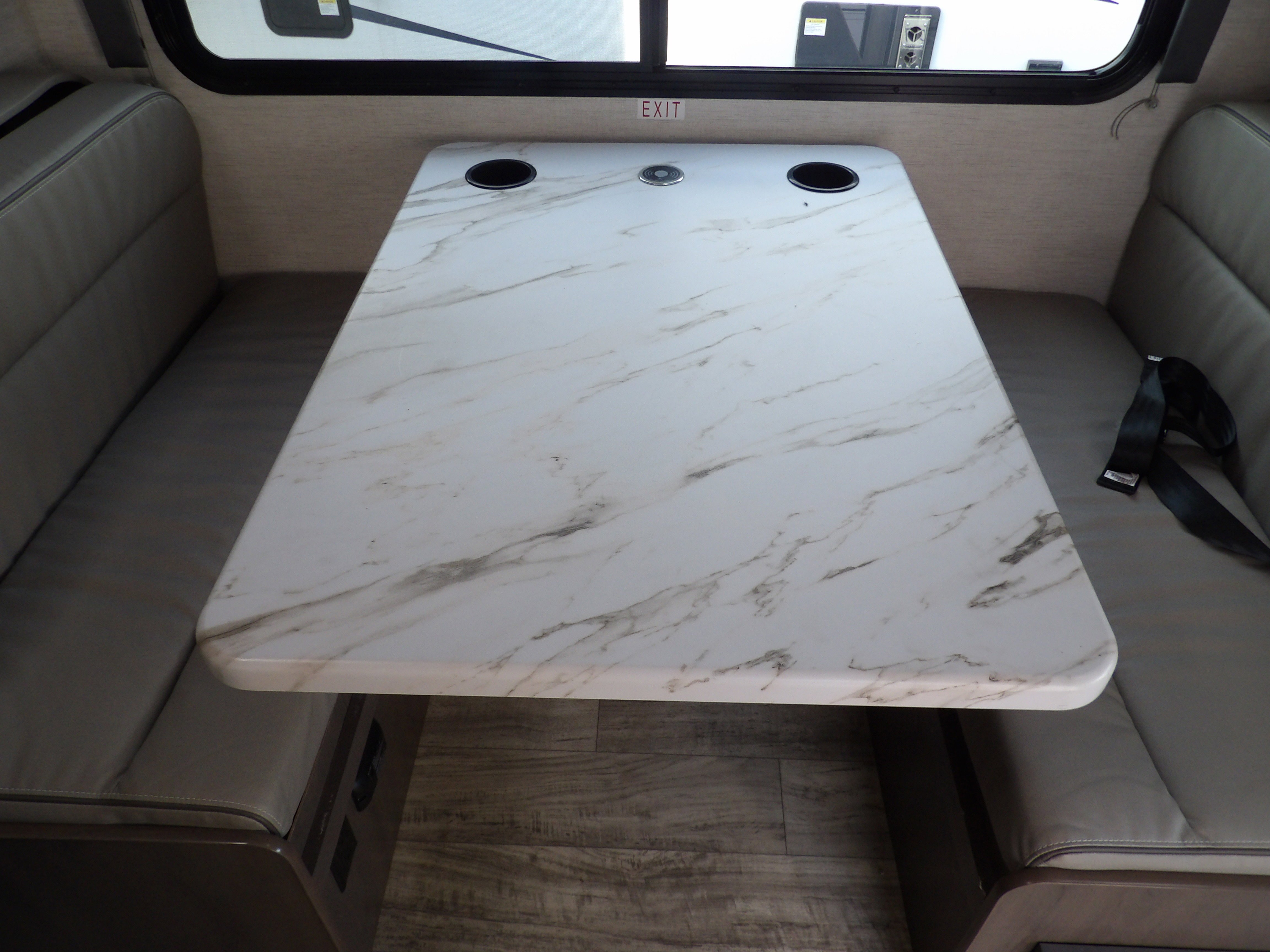 Used 2024 Summit White Thor M22B image 4