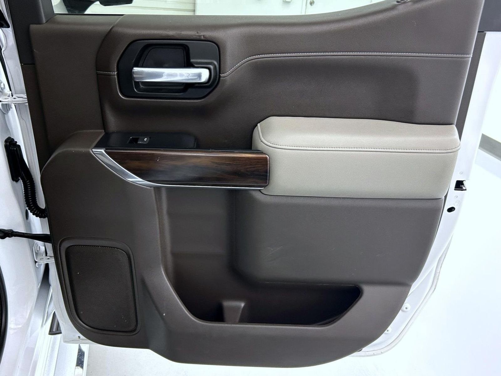 Used 2021 White GMC SLT image 17