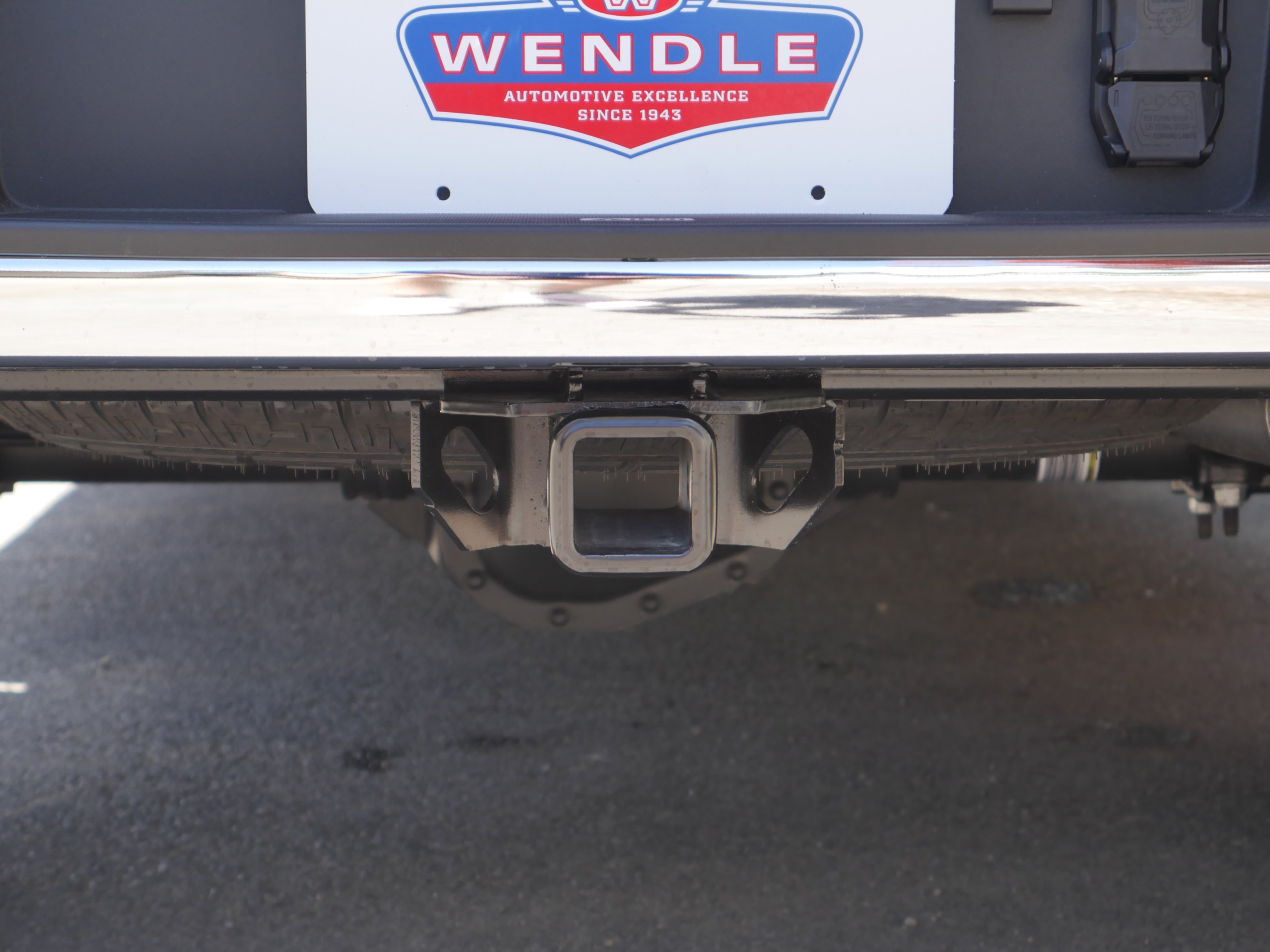 New 2026 Carbonized Gray Metallic Ford Lariat® image 27
