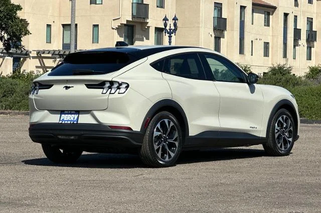New 2026 Desert Sand Ford Select image 28