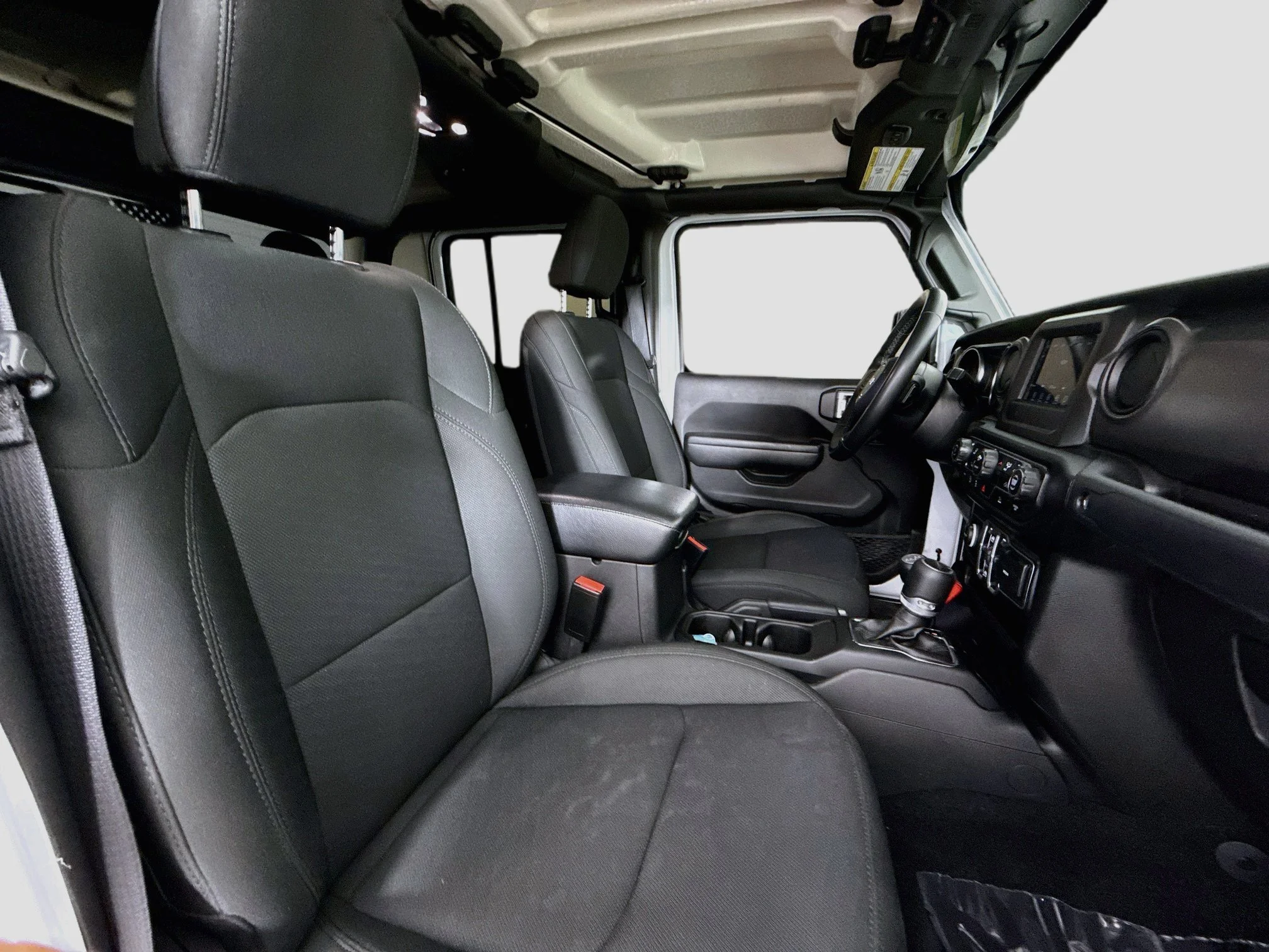 Used 2022  Jeep Sport S image 28