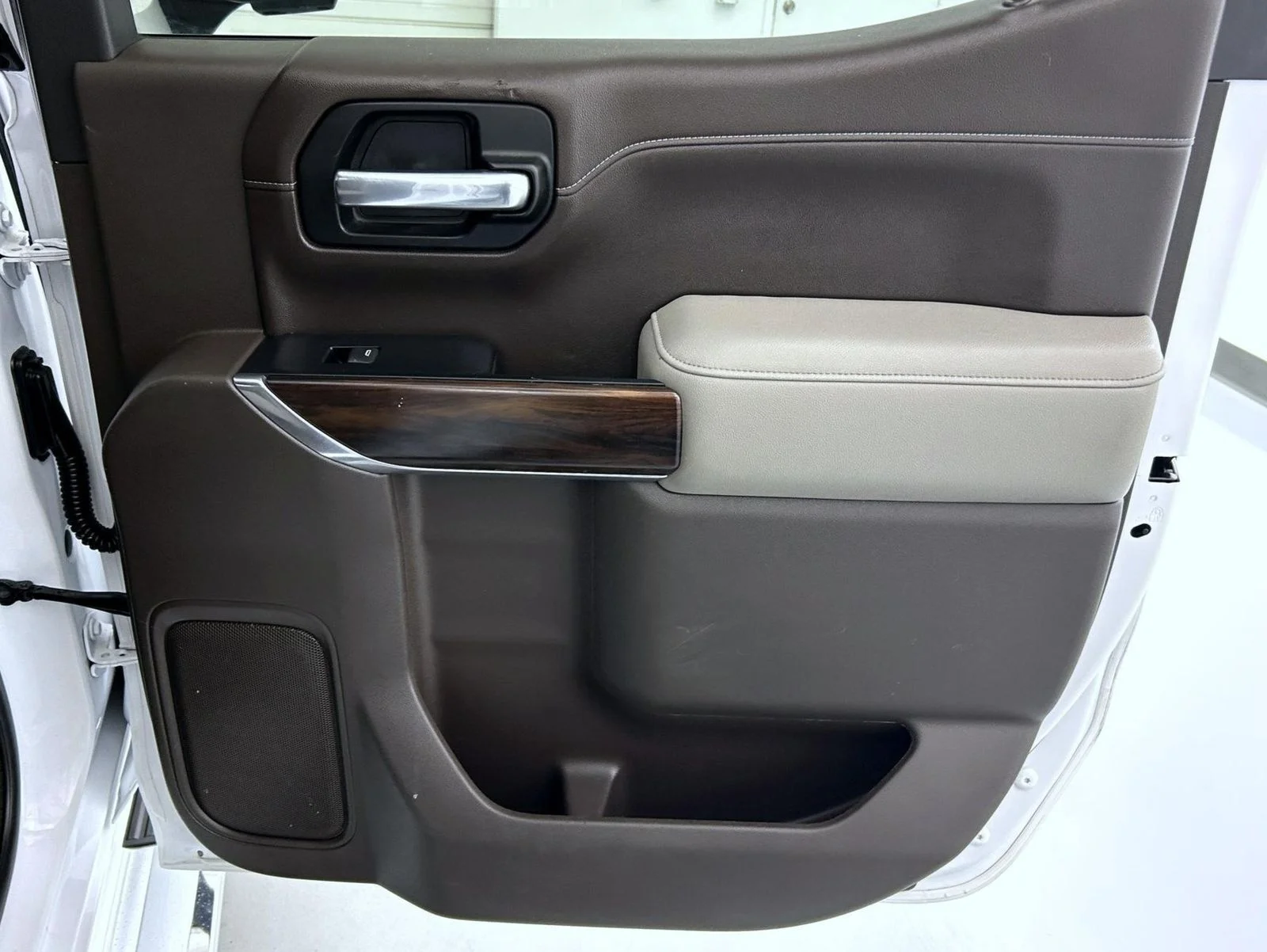 Used 2021 White GMC SLT image 17