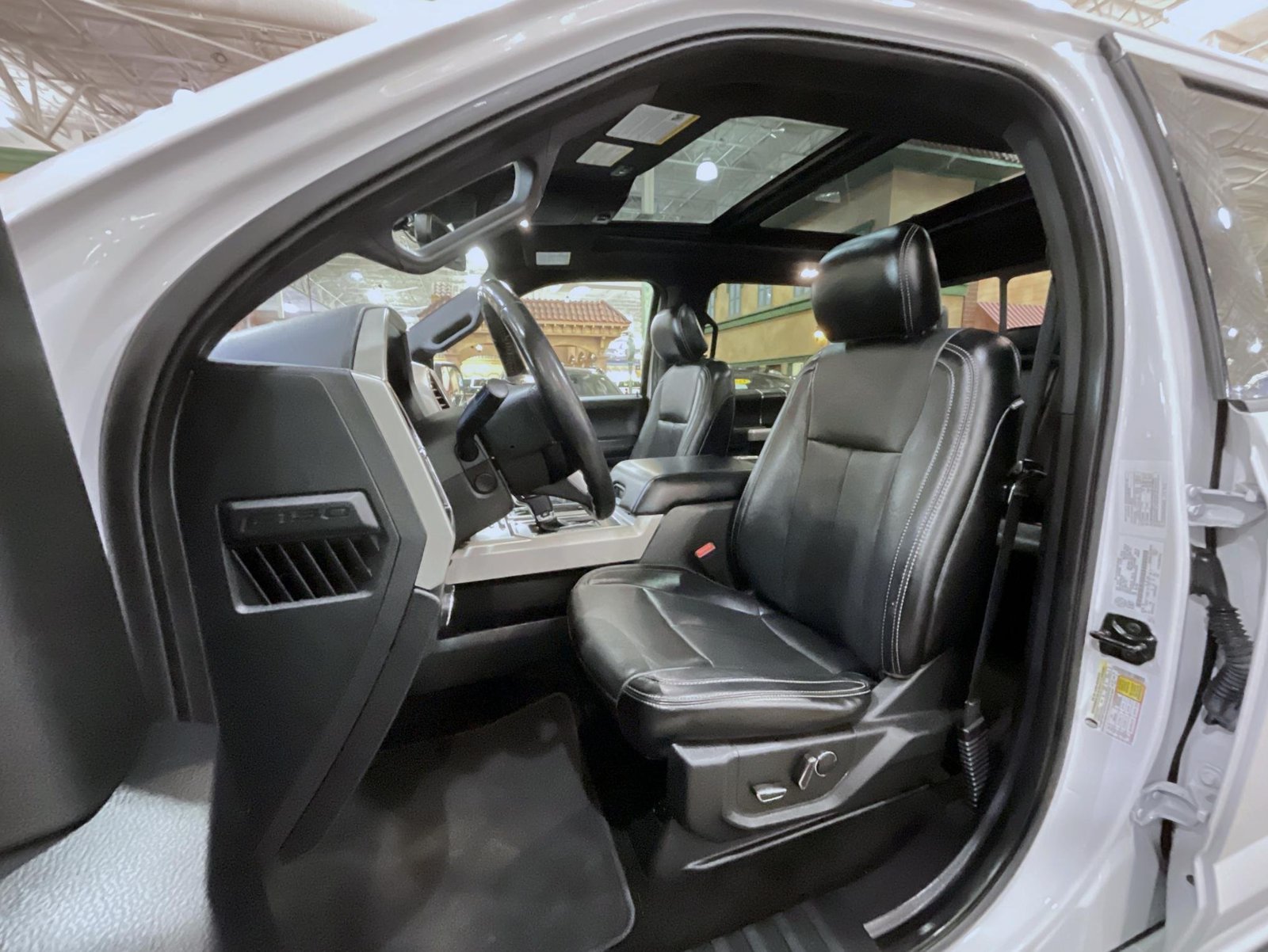 Used 2018 White Ford Lariat image 10