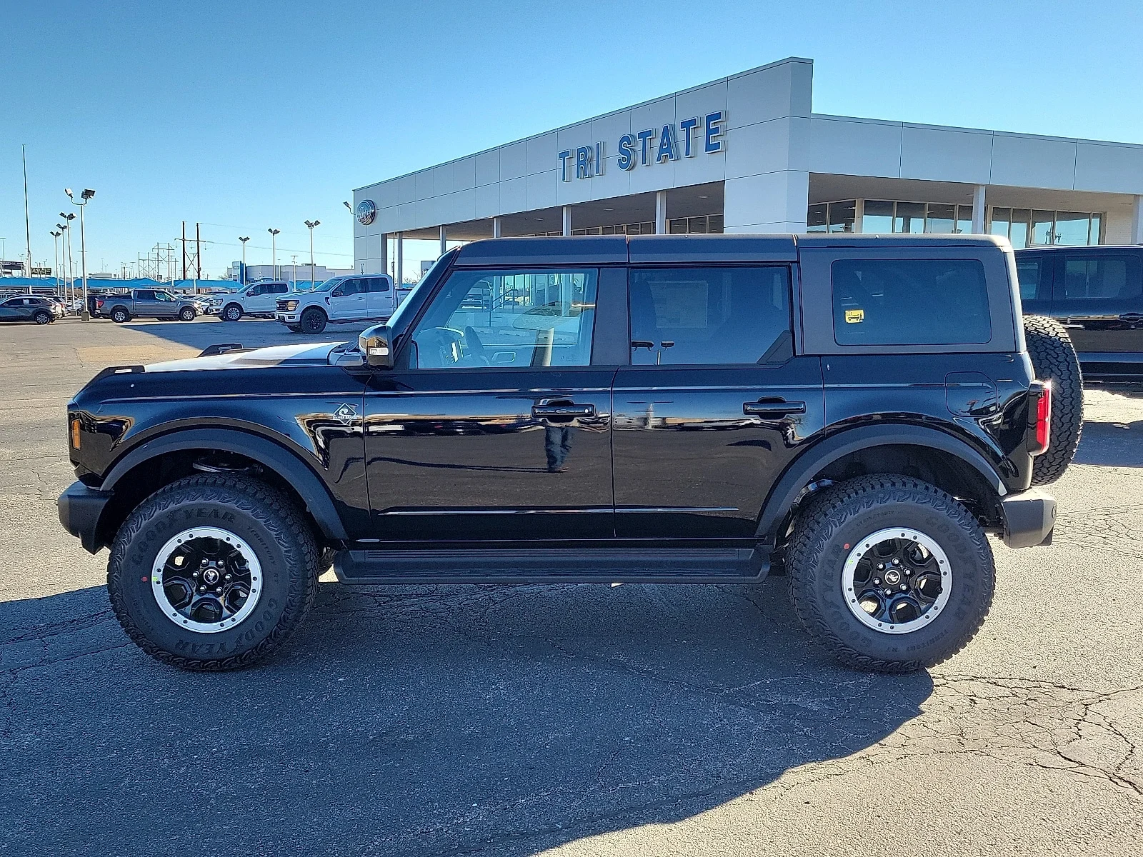 New 2025 Shadow Black Ford Outer Banks&reg; image 2