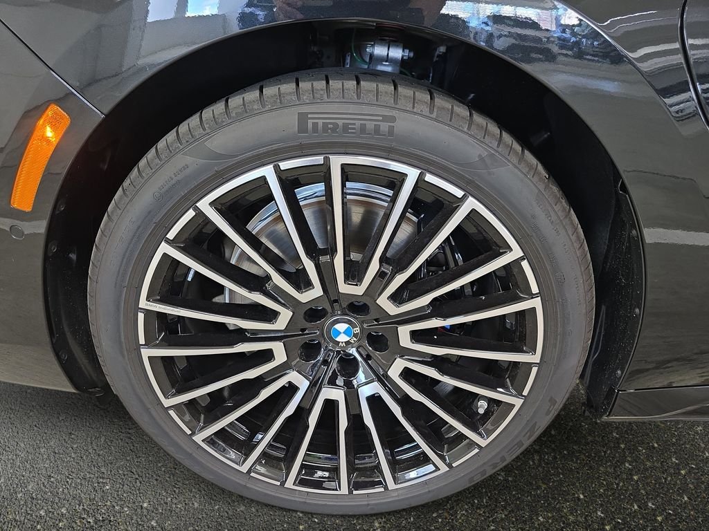 2026 BMW 7 Series 750e - Photo 21