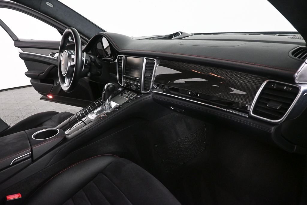 Used 2015  Porsche GTS image 23
