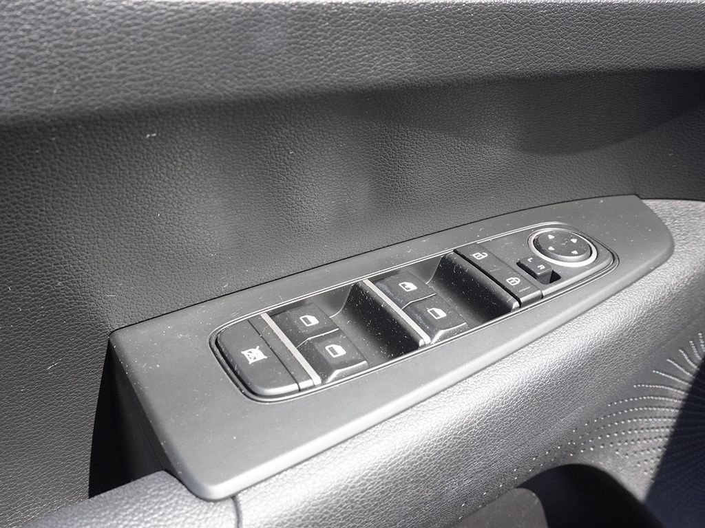 Used 2023 White Kia LXS image 34