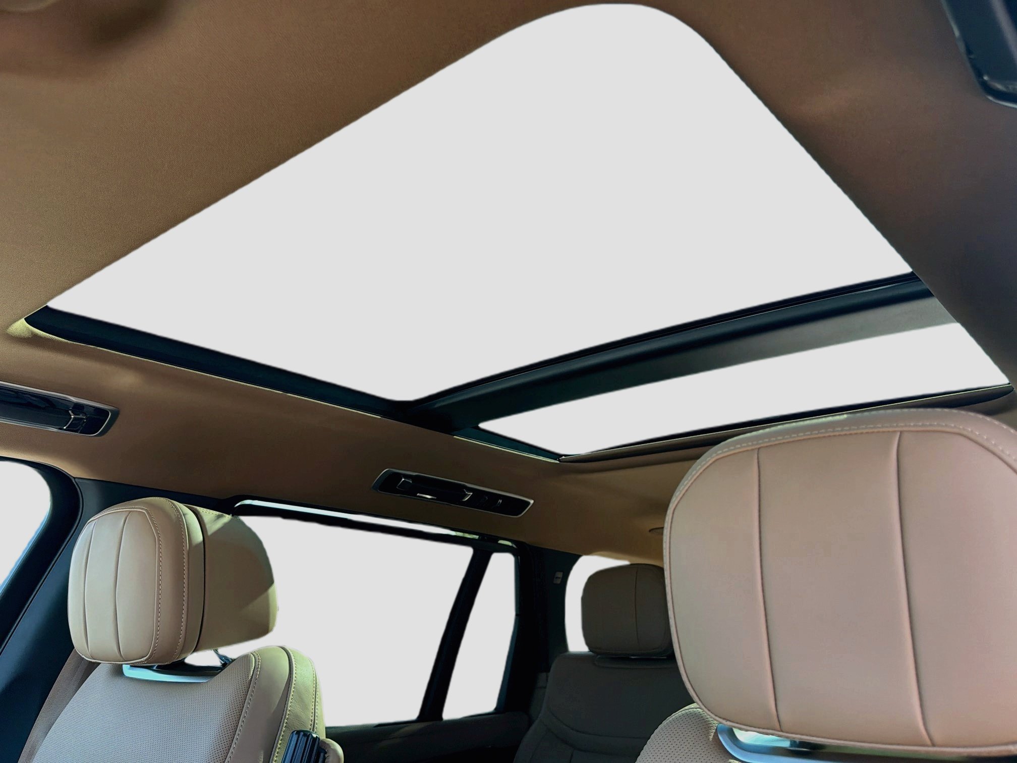 New 2026 Fuji White Land Rover SE image 28