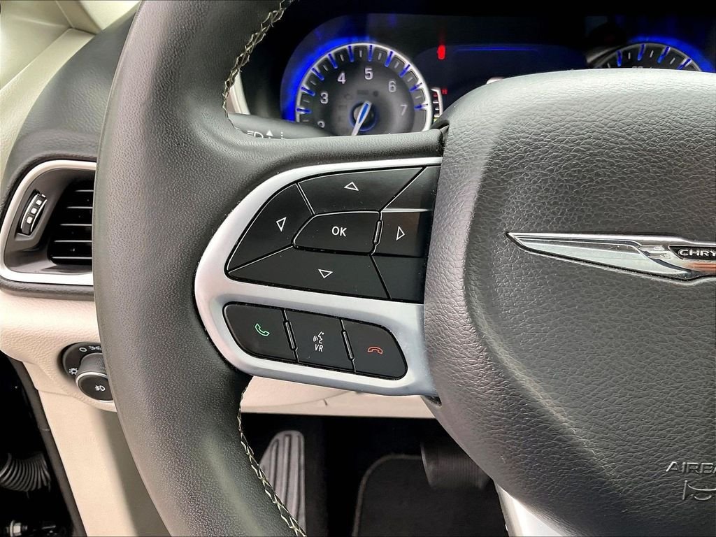Used 2023 Black Chrysler Touring L image 19
