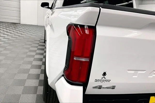 2025 Toyota Tacoma SR5 - Photo 35