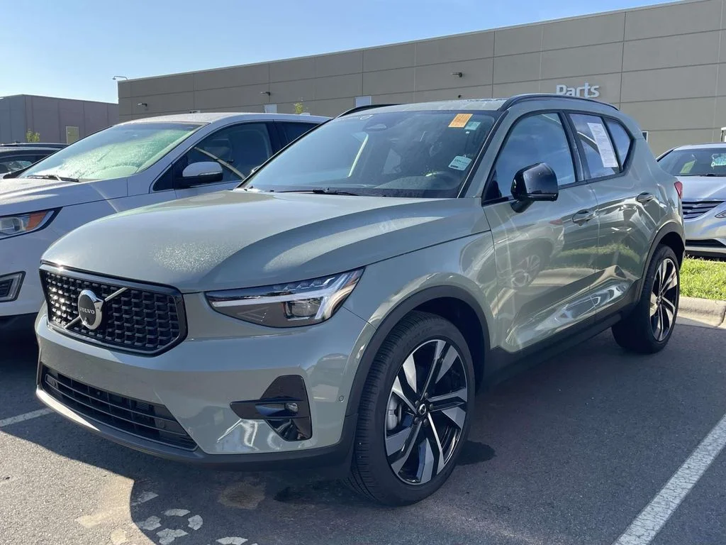 Used 2025 Sage Green Metallic Volvo Ultra Dark Theme image 2