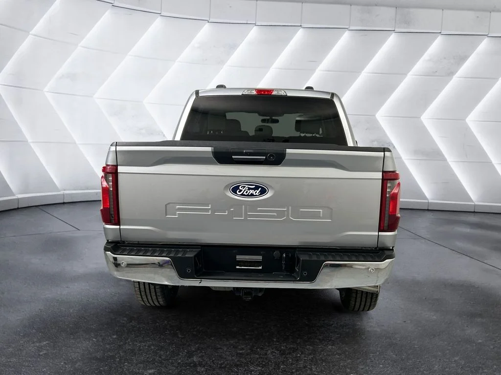 Used 2024 Silver Ford XLT image 5
