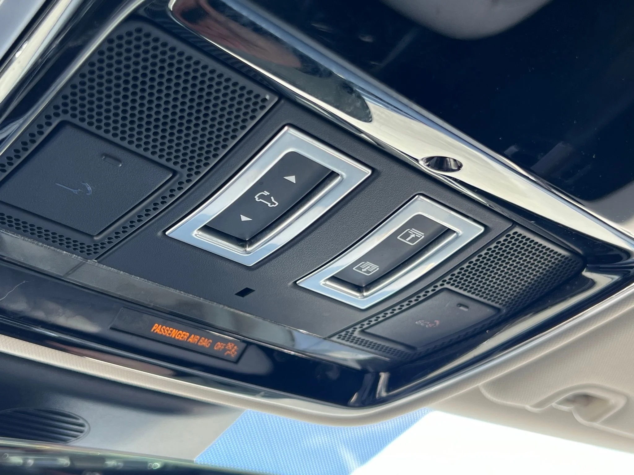 Used 2019 Blue Land Rover HSE image 29