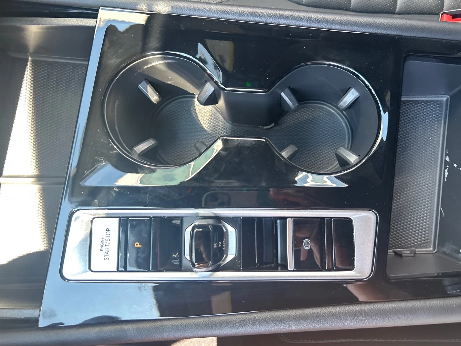Certified Used 2024  Volkswagen SEL R-Line 4Motion image 20