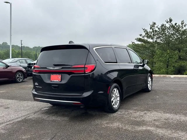 Used 2023 Black Chrysler Touring L image 5