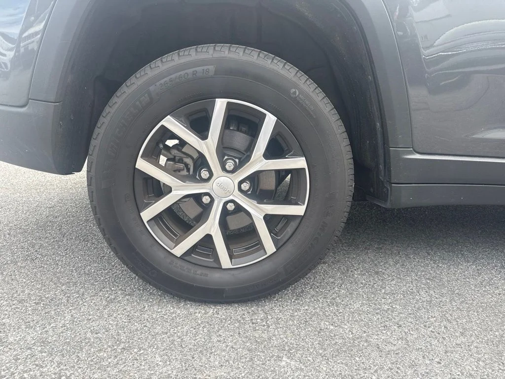 Used 2025 Gray Jeep Limited image 3