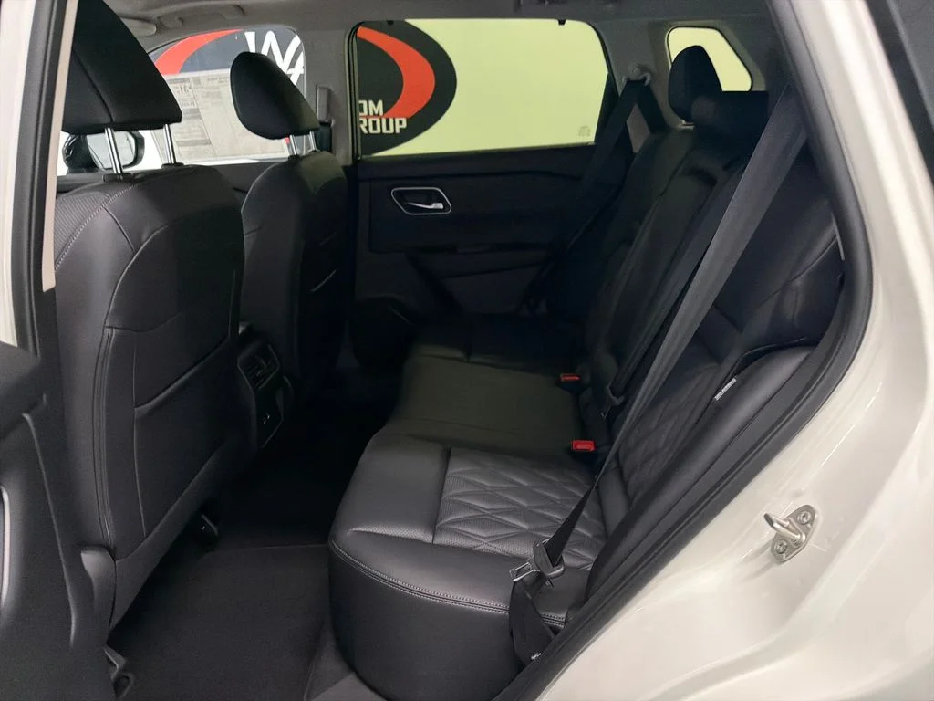 New 2026 Everest White Pearl TriCoat / Super Black Two-tone Nissan Platinum image 13