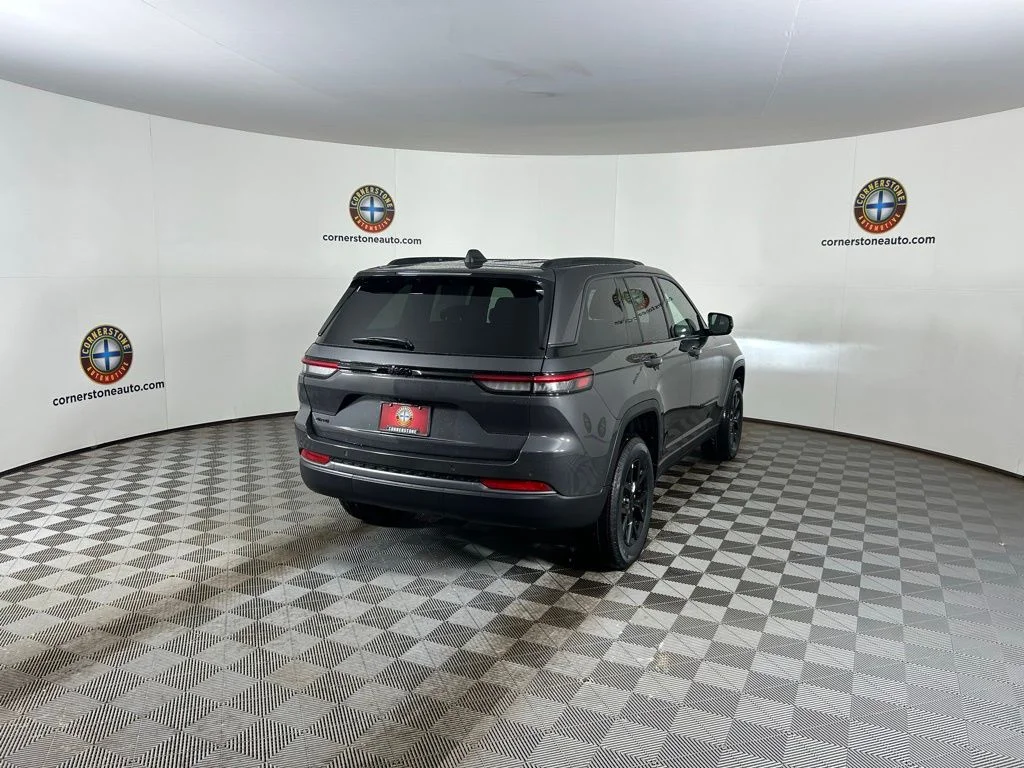 New 2026 Baltic Gray Metallic Clear-Coat Exterior Paint Jeep Altitude image 18