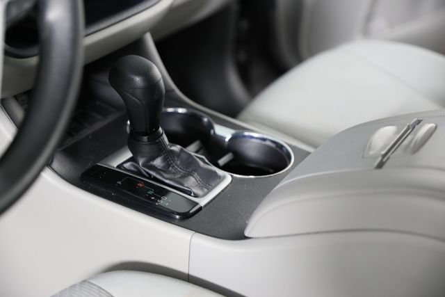 2019 Toyota Highlander LE - Photo 15