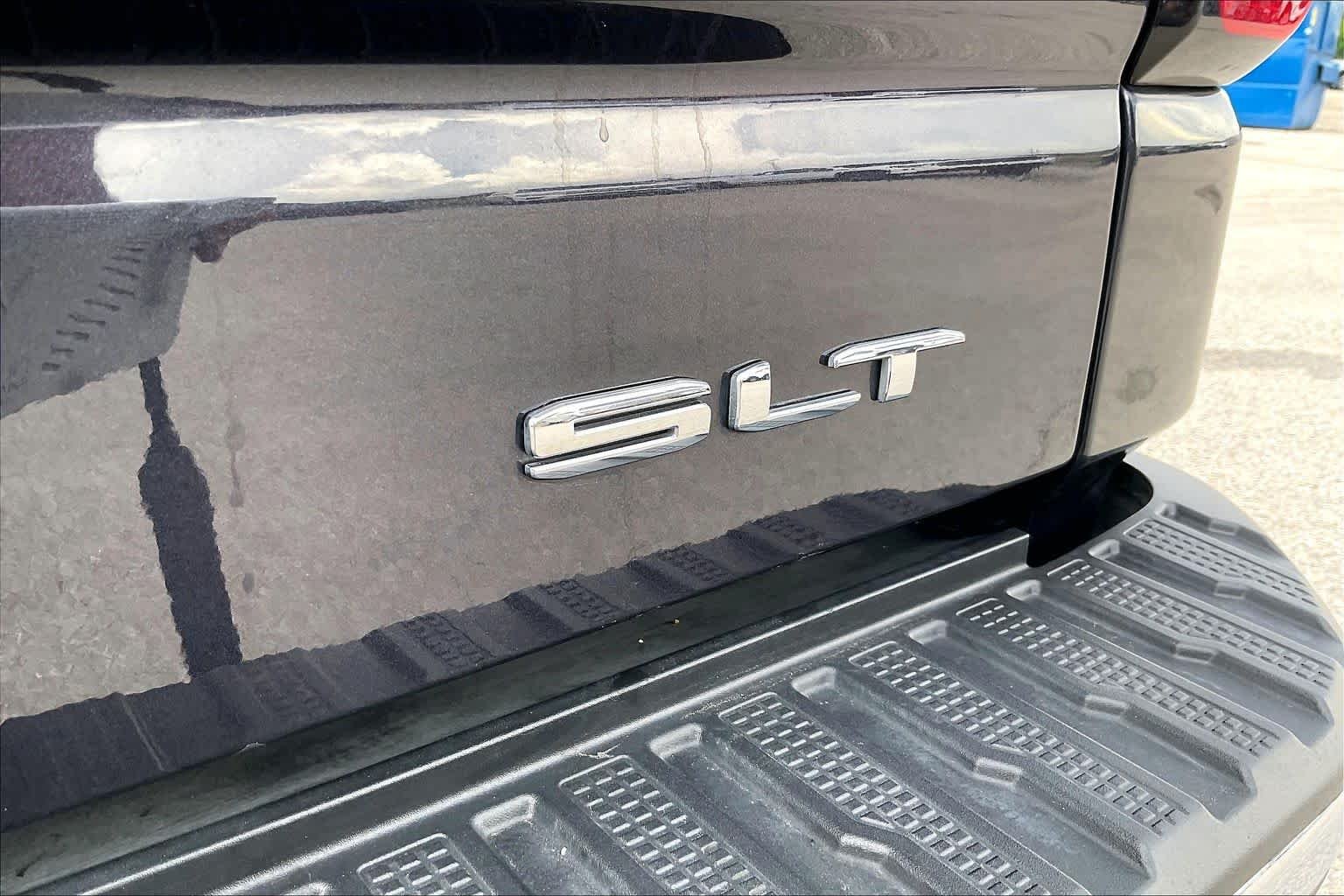 Used 2025 Titanium Rush Metallic GMC SLT image 30