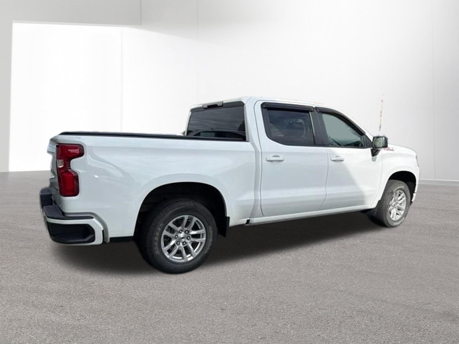 Used 2021 Summit White Chevrolet RST image 3