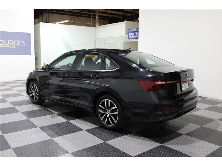 2025 Volkswagen Jetta SE - Photo 6