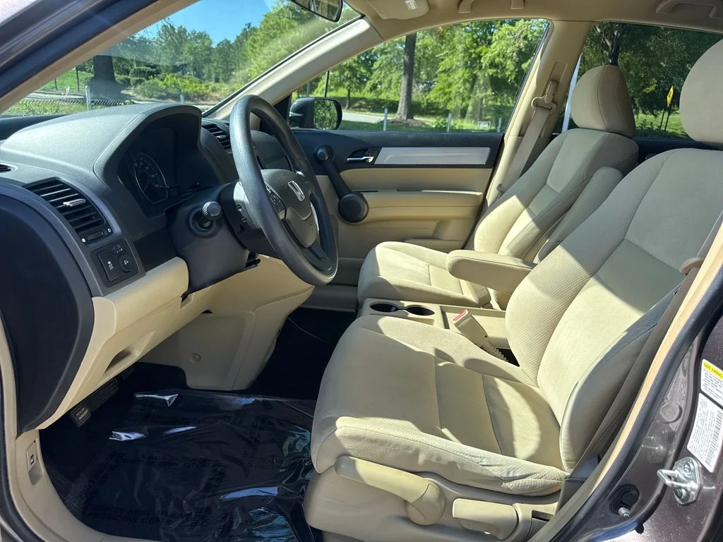 Used 2011 Polished Metal Metallic Honda SE image 12