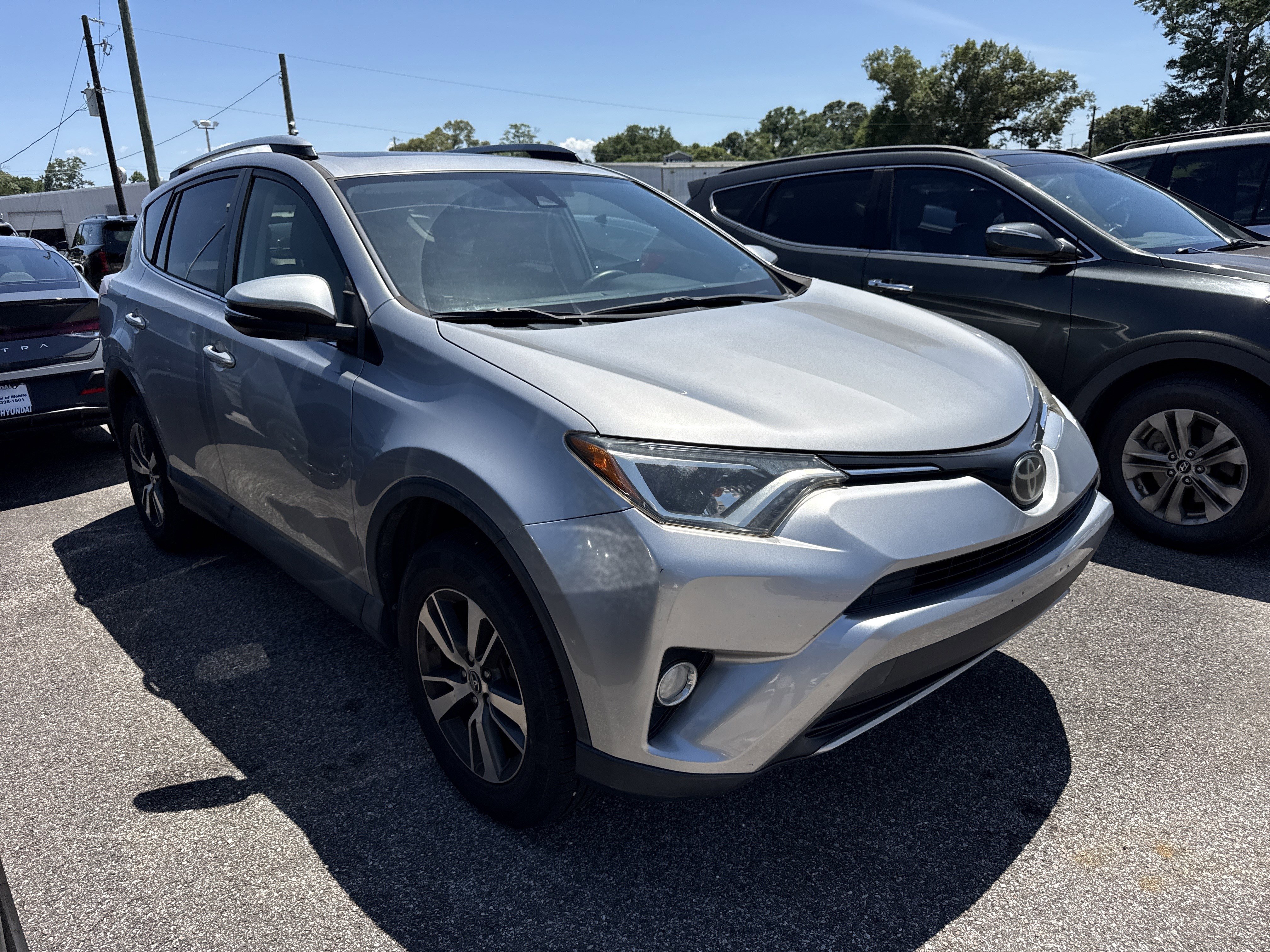 2018 Toyota RAV4 XLE's photo