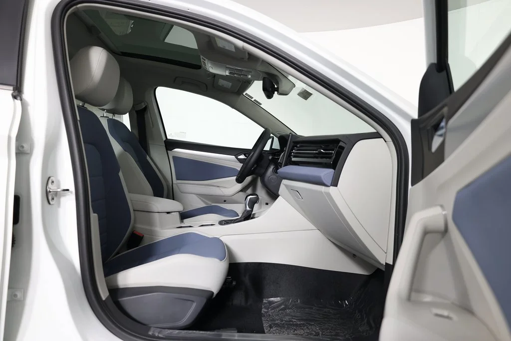 2025 Volkswagen Jetta SE - Photo 16