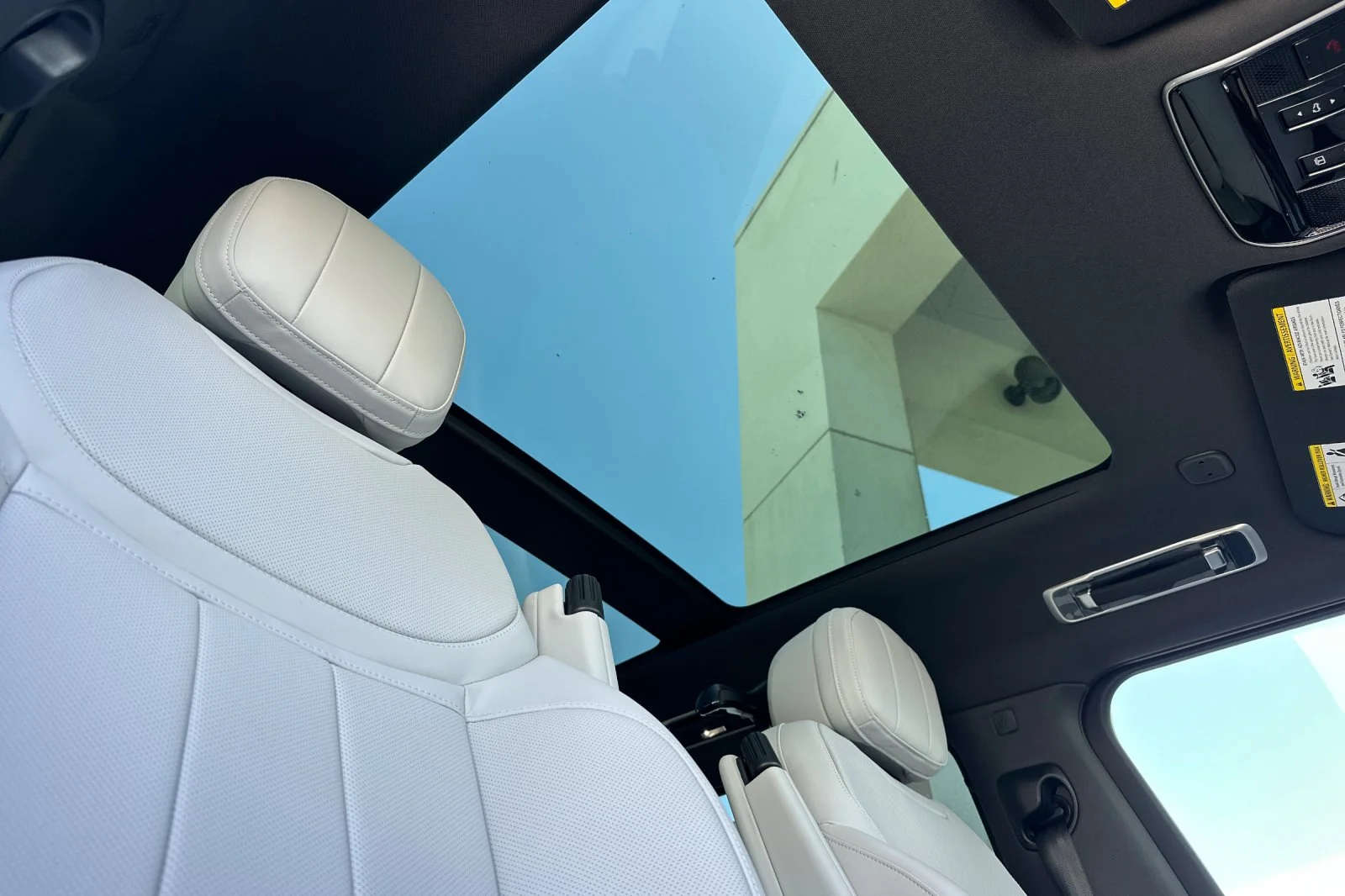 New 2026 Varesine Blue Land Rover SE image 16