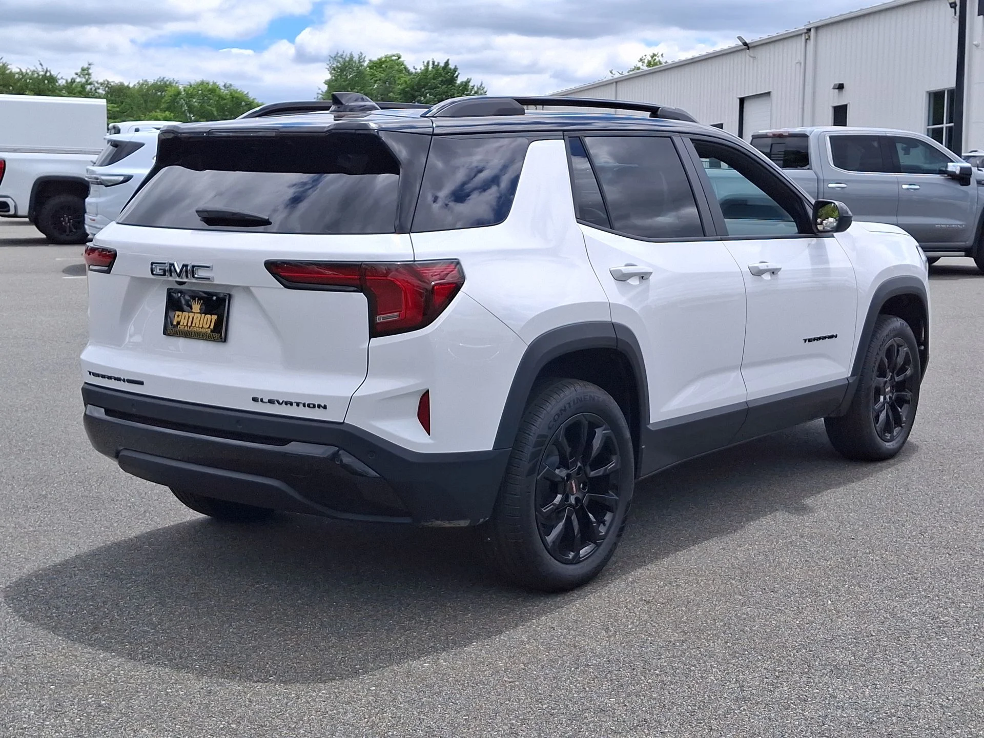 New 2026 Summit White GMC Elevation image 44