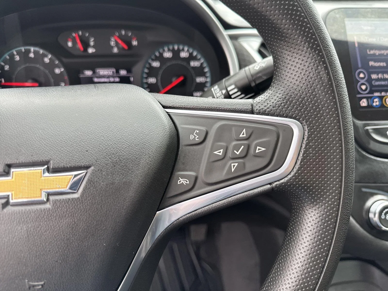 Used 2022 MOSAIC BLACK METALLIC Chevrolet LS image 32