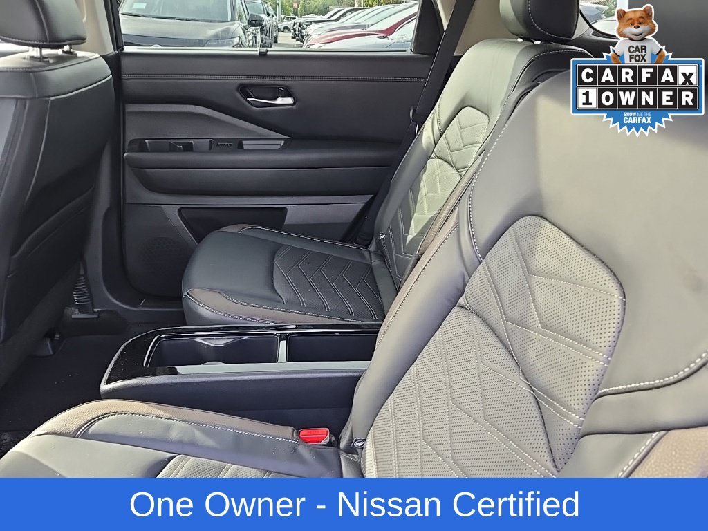 Used 2024 White Nissan Platinum image 11