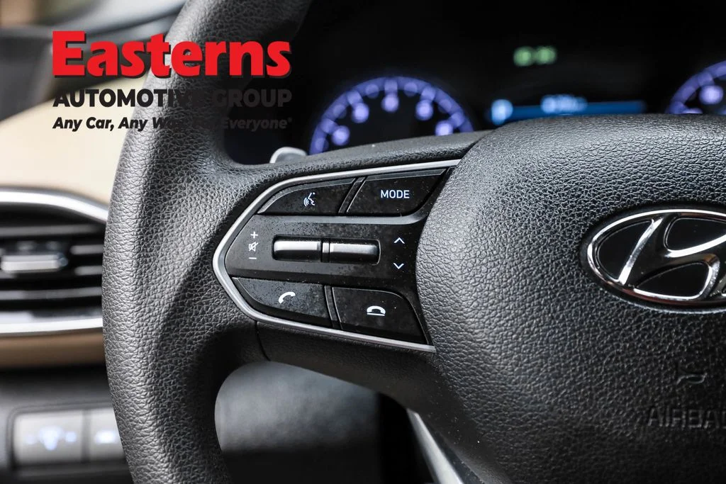 Used 2022 Red Hyundai SE image 15