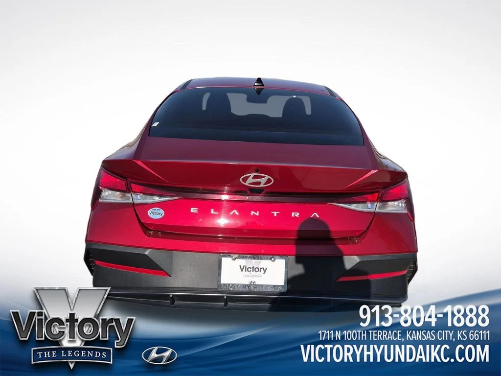 Used 2024 Red Hyundai SEL image 4