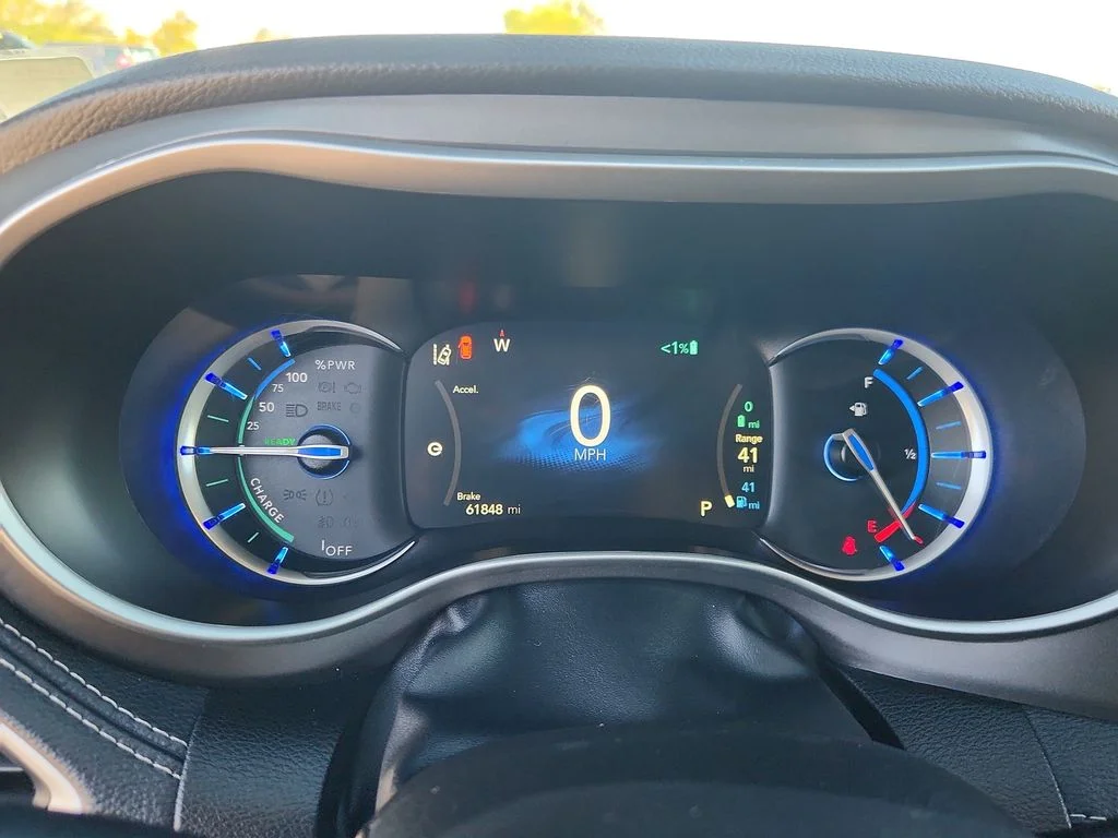 Used 2023 Black Chrysler Touring L image 19