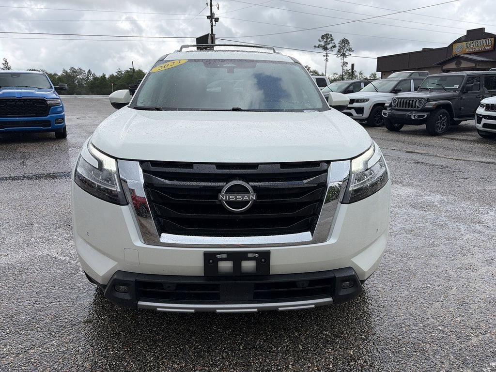 Used 2023 White Nissan Platinum image 9