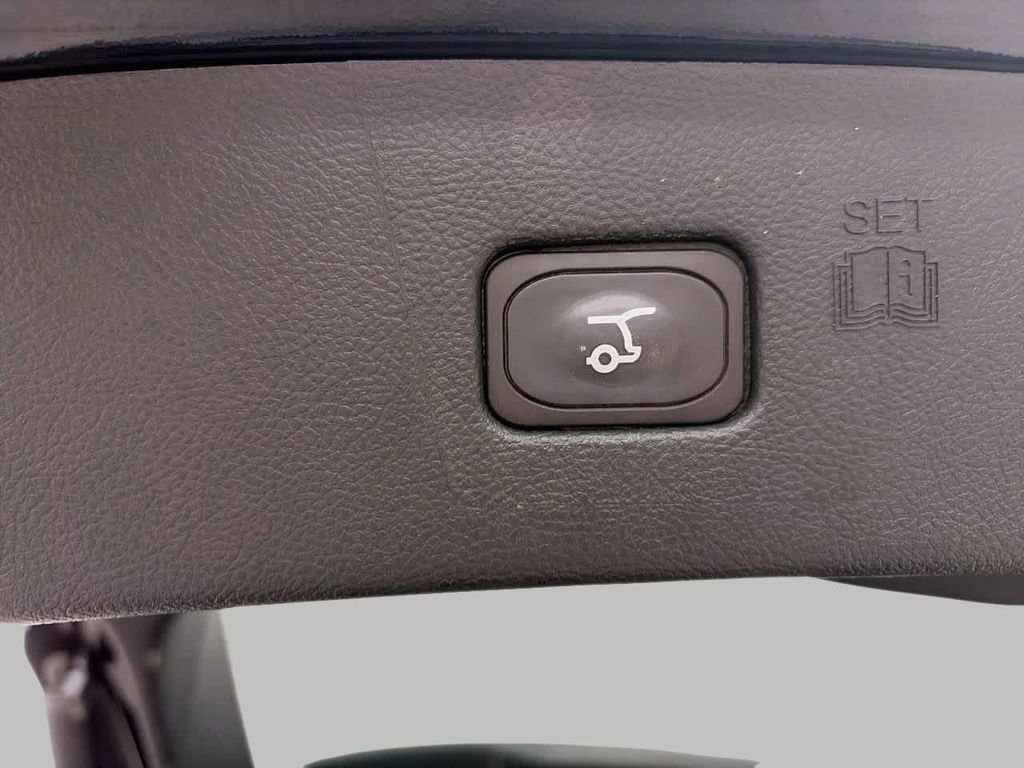 Used 2022  Ford SEL image 8