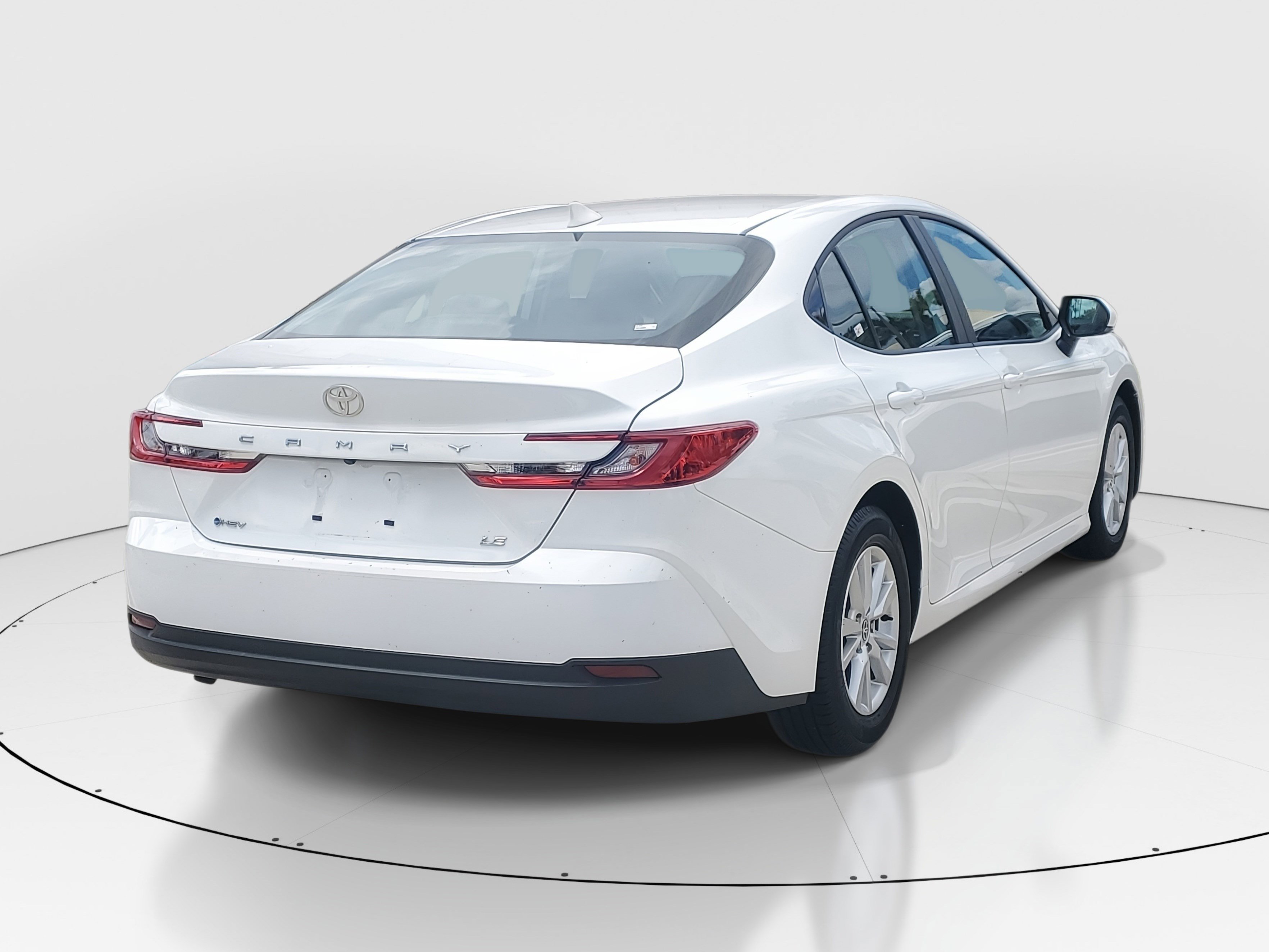 Used 2025 Ice Toyota LE image 3